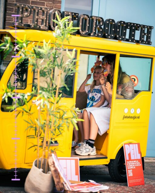 Bijna zover,@festivaloeverloos! Dit weekend staat de FotoTukTuk van PEIL bij Het @hetkoelhuis in Zutphen tijdens Festival Oeverloos.

Festival Oeverloos is een internationaal buitentheaterfestival vol vernieuwende dans, adembenemend circus en verrassend, humoristisch theater. De festivalroute voert je langs de IJsselkade en uiterwaarden, via de Noorderhaven tot in en rond het centrum van Zutphen.

En onderweg? Kom langs bij onze FotoTukTuk, maak een foto, geniet van het festival en geef jezelf de ruimte om te ontdekken. ✨

Tot dit weekend!

#HetKoelhuis #FestivalOeverloos #PEIL #FotoTukTuk #Fotobooth #Zutphen #Theaterfestival