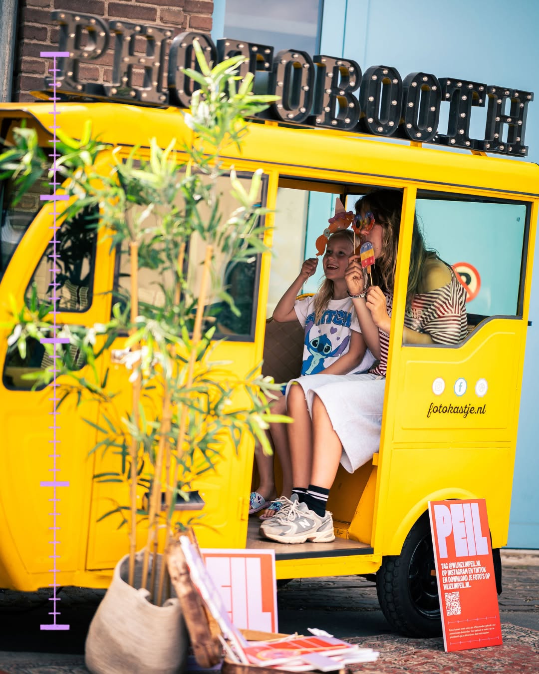 Bijna zover,@festivaloeverloos! Dit weekend staat de FotoTukTuk van PEIL bij Het @hetkoelhuis in Zutphen tijdens Festival Oeverloos.

Festival Oeverloos is een internationaal buitentheaterfestival vol vernieuwende dans, adembenemend circus en verrassend, humoristisch theater. De festivalroute voert je langs de IJsselkade en uiterwaarden, via de Noorderhaven tot in en rond het centrum van Zutphen.

En onderweg? Kom langs bij onze FotoTukTuk, maak een foto, geniet van het festival en geef jezelf de ruimte om te ontdekken. ✨

Tot dit weekend!

#HetKoelhuis #FestivalOeverloos #PEIL #FotoTukTuk #Fotobooth #Zutphen #Theaterfestival