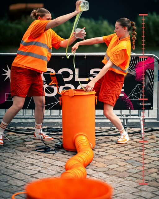 Makersvideo Deel 1: OPERATIE PLOP

Neem een kijkje in de ‘makersbubbel’ van Louelle & Merel.🫧 Twee vriendinnen van de middelbare school die samen Collectief BIJZAAK zijn gestart. Hun voorstelling ‘OPERATIE PLOP’ is dit weekend te zien tijden Festival Oeverloos. 

📍 Festival Oeverloos | 19 & 20 september | 12.30 + 15.30 uur | Waterplein, Zutphen

Collectief BIJZAAK is voor deze voorstelling inhoudelijk en productioneel begeleid door het Theaterschip. De voorstelling wordt mede mogelijk gemaakt door de Regio Deal ‘Sterker in 3D’ van de Stedendriehoek.

@collectiefbijzaak, @theaterschip en @festivaldos

#PEIL #Poolshoogte #Deventer #Theaterschip #FestivalOeverloos #Zutphen #HetKoelhuis #stedendriekhoek #MaaiveldMaker